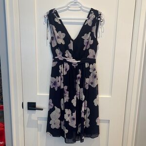 Chic Floral Midi Dress in Black and Purple